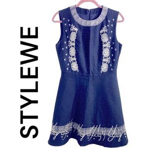 NWT STLYWE EMBROIDERED DRESS SZ L‎